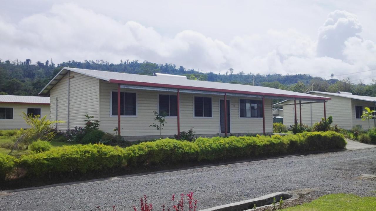 Crossroads Hotel Lae Omili Exterior photo